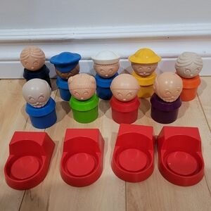 9 Tupperware Tuppertots and 4 Chairs